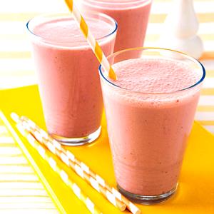 1 Serving Sunkist Smart Smoothie Strawberry W/ Pomegranate Mix, Prepared W/ Skim Milk