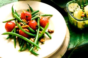 1 Serving Tomato, Green Bean And Almond Salad
