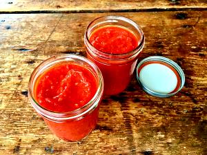 1 Serving Tomato Sauce Thick, Rich & Hot