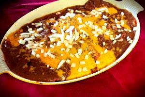 1 Serving Tres Enchiladas Dinner - Cheese & Onion W/ Chile Con Carne