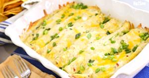 1 serving Tres Enchiladas Dinner - Chicken with Sour Cream Sauce