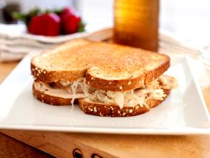 1 Serving Turkey Reuben Sandwich (Reg.)