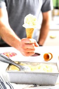 1 Serving Vanilla Bean Hand-Scooped - Medium