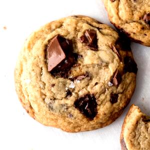 1 Serving Vanilla Chocolate Chip Hand-Scooped - Medium