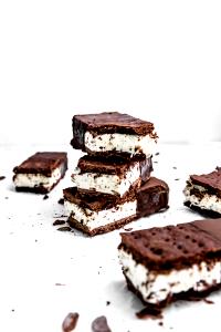 1 Serving Vanilla/Chocolate Combo Ice Cream Sandwiches