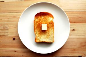 1 Serving Wheat Toast W/O Margarine