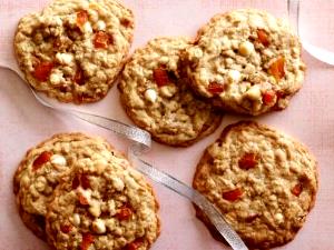 1 Serving White Chocolate And Apricot Oatmeal Cookies
