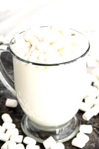 1 Serving White Hot Cocoa, Medium - Soy Milk W/ Whip