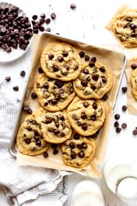 1 Serving White & Red , Mini Cookie