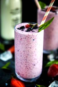 1 shake (314 g) Strawberry Shake (Regular)