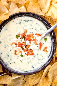 1 skillet White Spinach Queso