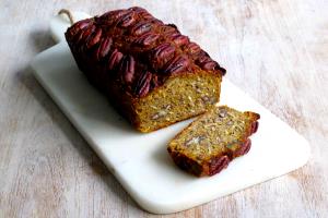 1 slice (102 g) Pumpkin Pecan Loaf Cake