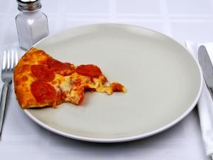 1 slice (104 g) 12" Medium Pepperoni & Mushroom Hand-Tossed Style Pizza