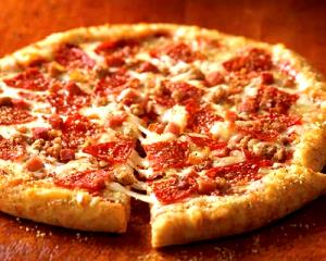 1 slice (105 g) Pizzeria Style Mega Meat Pizza