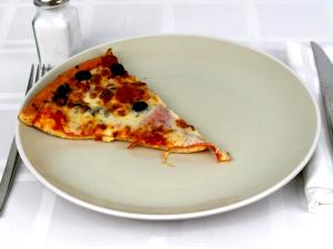 1 slice (135 g) 12" Thin Crust Pepperoni & Ham Pizza