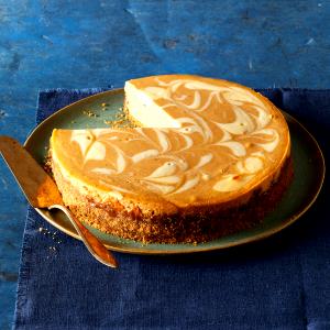 1 slice (145 g) Pumpkin Swirl Cheesecake