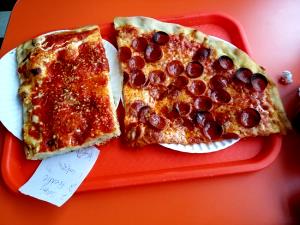 1 slice (145 g) Specialty of the House Original Crust Pizza (Family)