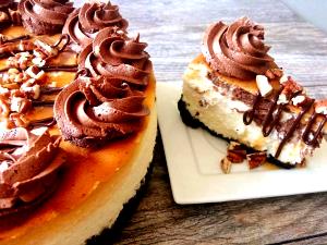 1 slice (154 g) Pecan Turtle Cheesecake