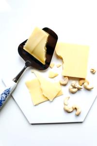 1 slice (20 g) Garlic White Cheddar Cheese