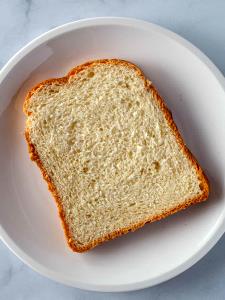 1 slice (26 g) Sandwich White Bread