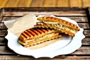 1 slice (28 g) Sandwich Rounds