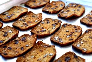 1 slice (40 g) Raisin Pecan Sweet Crisps