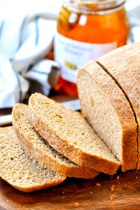 1 slice (43 g) 100% Whole Wheat Bread Golden Honey and Apples