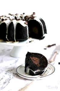 1 slice (80 g) Chocolate Bundt Cake
