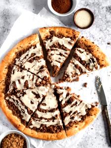 1 slice (82 g) Cinnamon Streusel Golden Crust Dessert Pizza (Large)