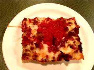 1 slice (90 g) Buddy Topper Traditional Crust Pizza (Small)