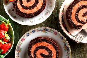 1 Slice Chocolate Cake Roll W/Strawberry Filling, Low Carb