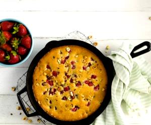 1 Slice Hazelnut Strawberry Skillet Cake