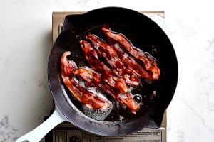 1 Slice Raw Bacon (Cured, Broiled, Pan-Fried or Roasted, Cooked)