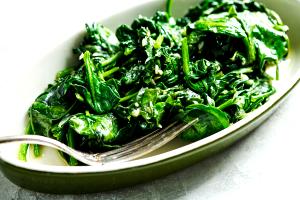 1 slice Sauteed Spinach & Yellow Pepper Pizza