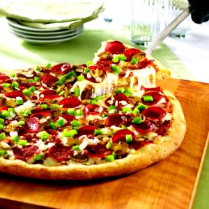 1 Slice Small Deluxe Topper Hand Tossed Pizza