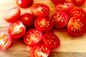 1 Slice Thin/small Red Tomatoes