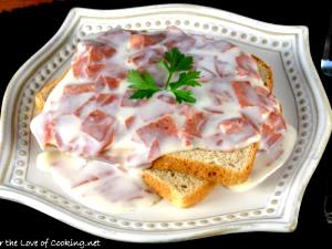 1 Slice Toast With Sauce Creamed Dried Beef On Toast