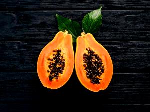 1 Small (4-1/2" Long X 2-3/4" Dia) Papayas
