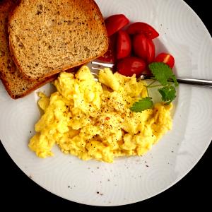 1 Small Egg Omelet or Scrambled Egg with Chili, Cheese, Tomatoes and Beans