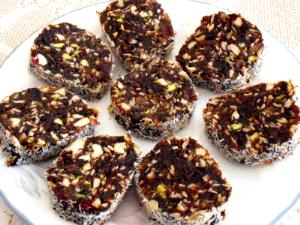 1 Small Sweet Fruit and Nuts Roll
