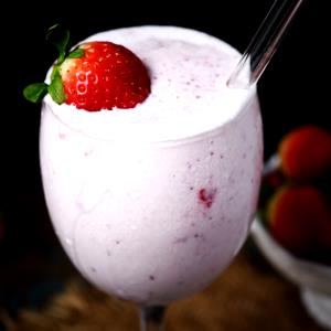 1 smoothie (24 oz) Strawberry Low Carb Smoothie (24 oz)