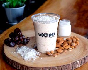 1 smoothie Coffee Utopia Smoothie (24 oz)