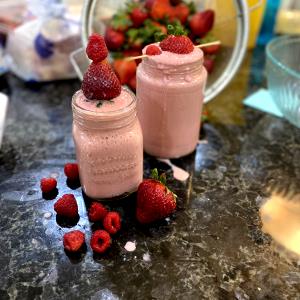 1 smoothie Raspberry Razzle Smoothie (16 oz)