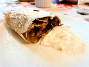 1 square (85 g) Apple Strudel