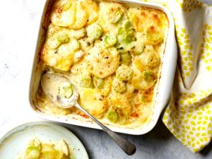 1 Stalk Cooked Broccoli with Cream Sauce