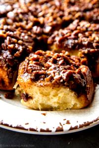 1 sticky bun (134 g) Nutty Sticky Bun