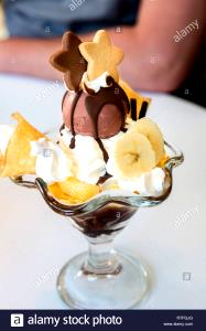 1 sundae (234 g) Banana Sundae (Medium)