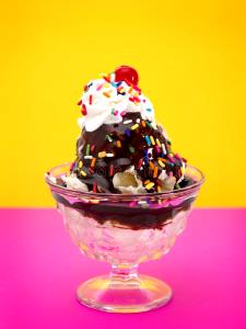 1 sundae (234 g) Cherry Sundae (Medium)
