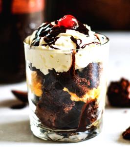 1 sundae Hot Fudge Brownie Sundae