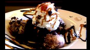 1 sundae Hunka Chunka PB Fudge Lava Cake Sundae